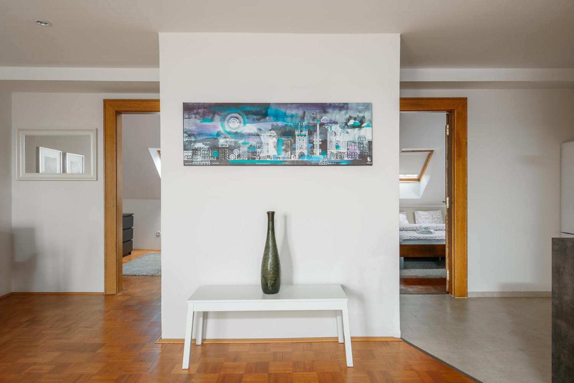 Roy 2 Bdr Apartment With Prague Castle View, Parking & Ac Dış mekan fotoğraf