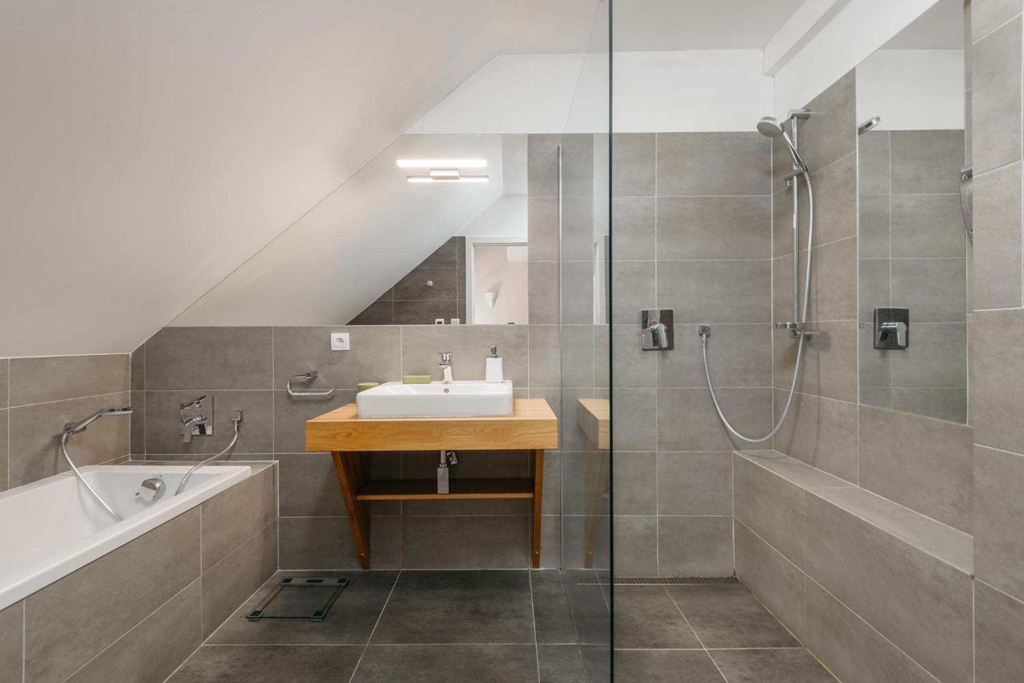 Roy 2 Bdr Apartment With Prague Castle View, Parking & Ac Dış mekan fotoğraf