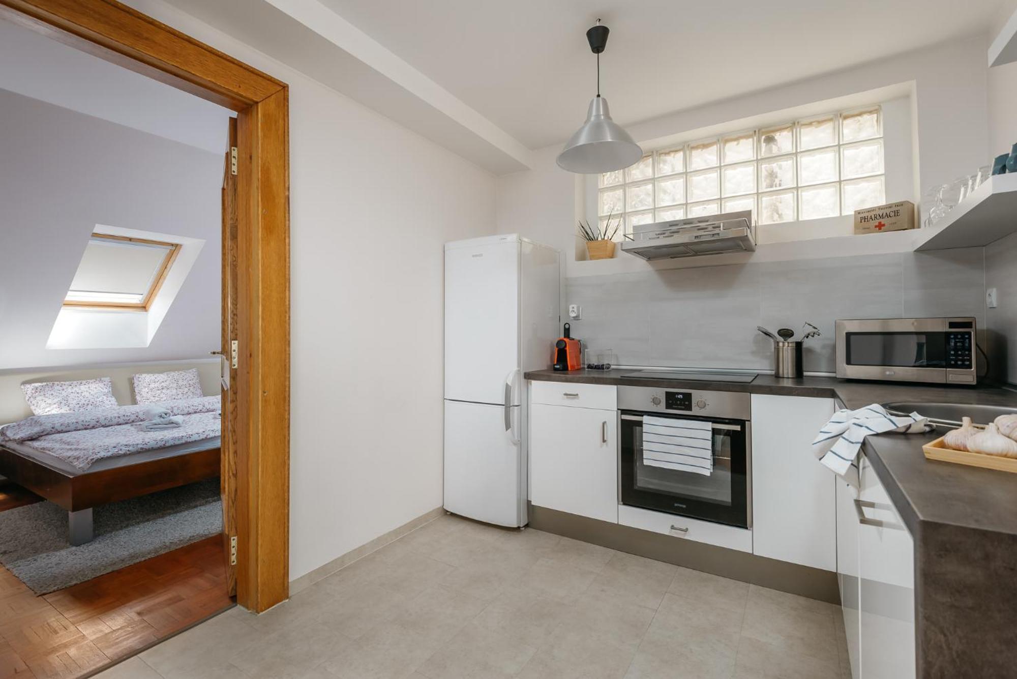 Roy 2 Bdr Apartment With Prague Castle View, Parking & Ac Dış mekan fotoğraf
