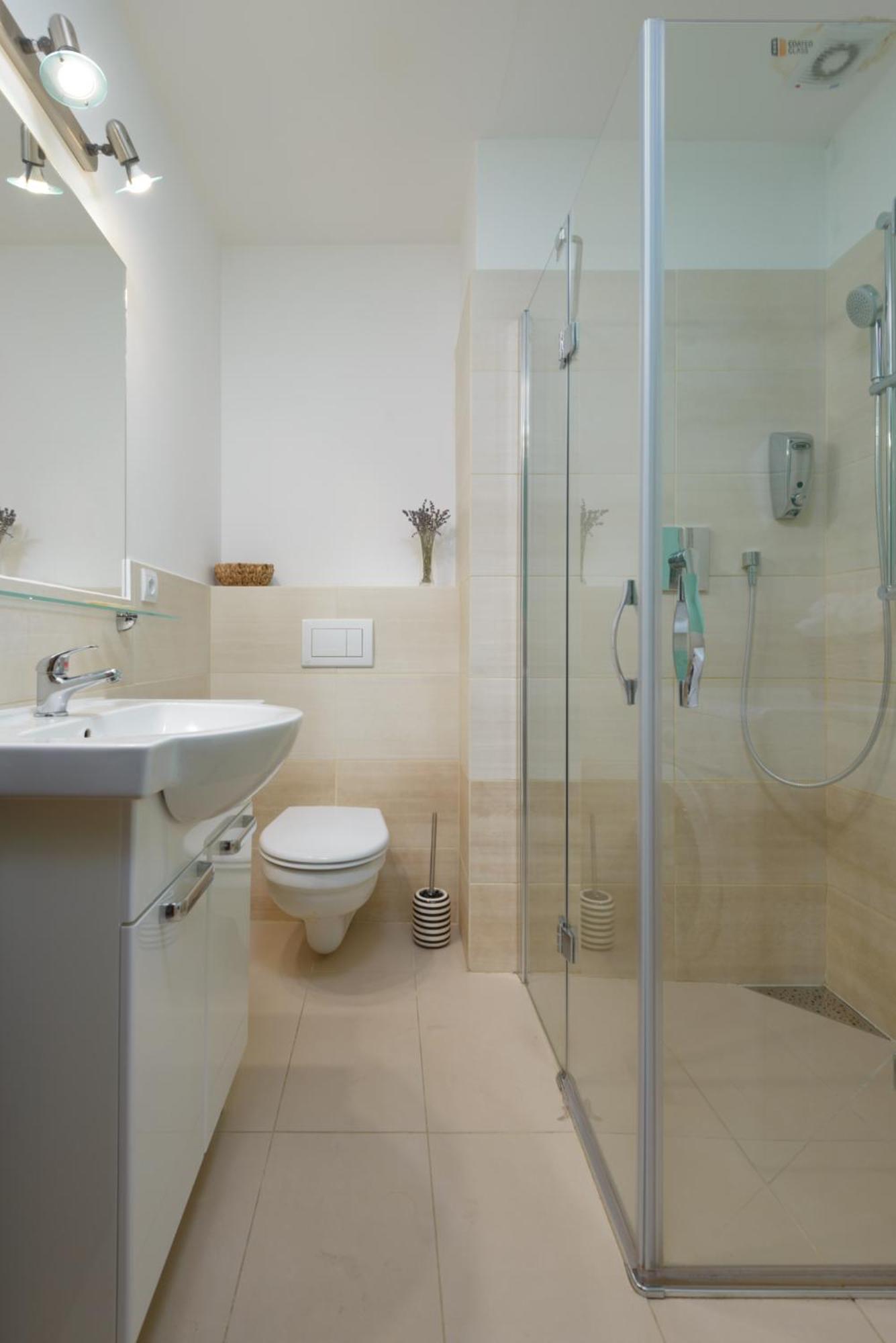 Roy 2 Bdr Apartment With Prague Castle View, Parking & Ac Dış mekan fotoğraf