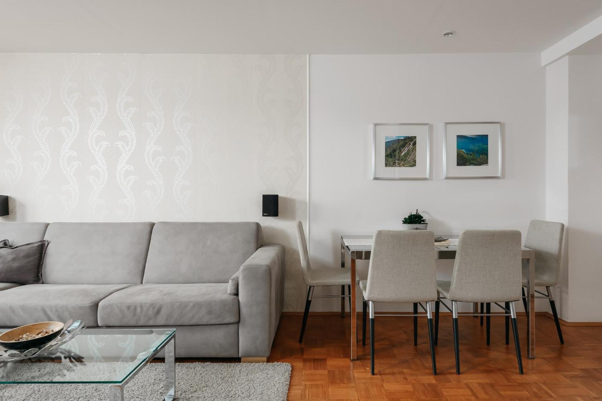 Roy 2 Bdr Apartment With Prague Castle View, Parking & Ac Dış mekan fotoğraf