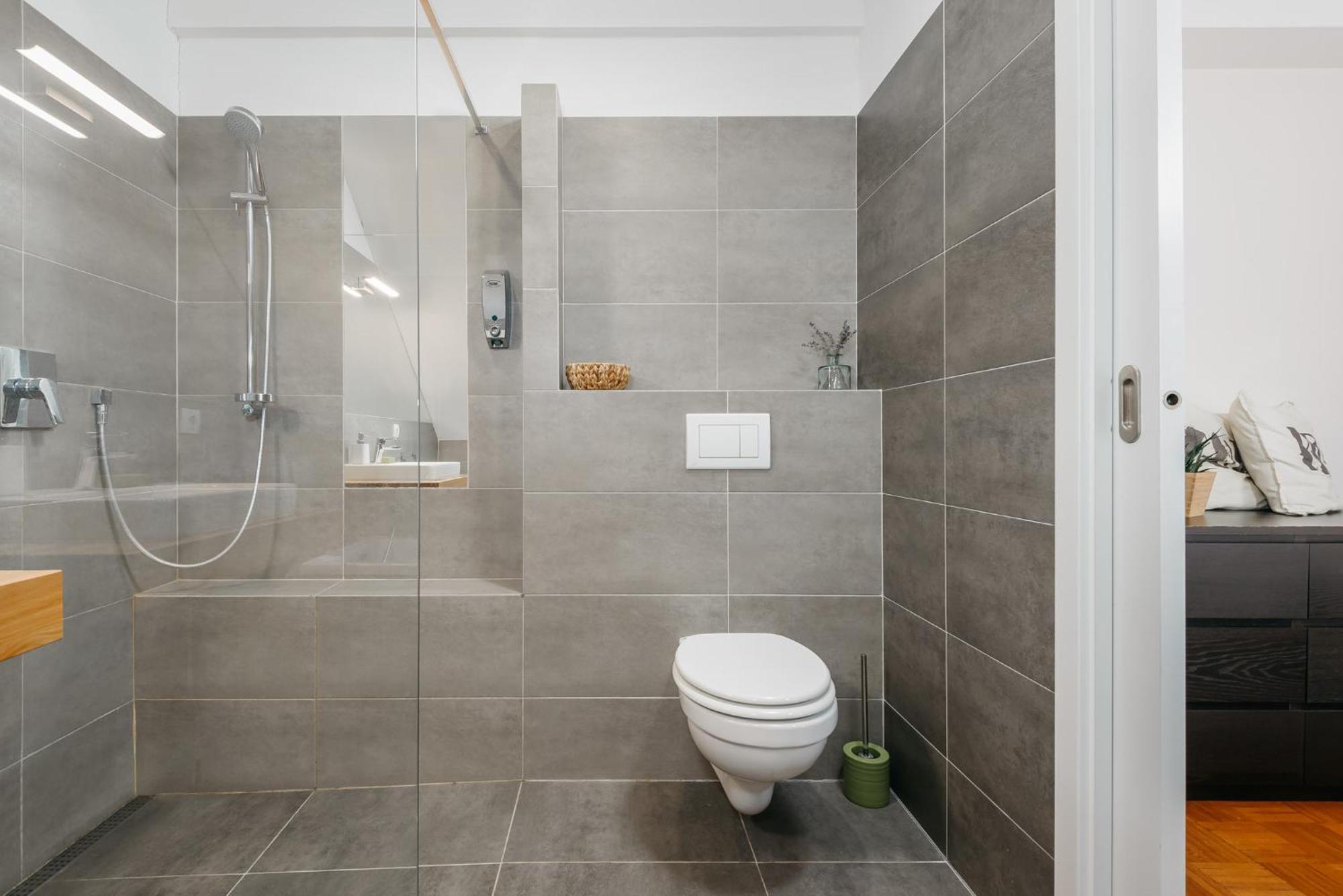 Roy 2 Bdr Apartment With Prague Castle View, Parking & Ac Dış mekan fotoğraf